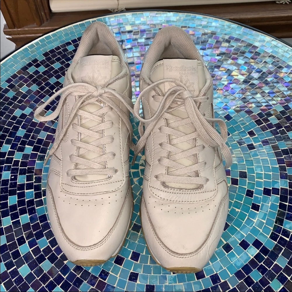 Nude Reebok Classics - Picture 2 of 12